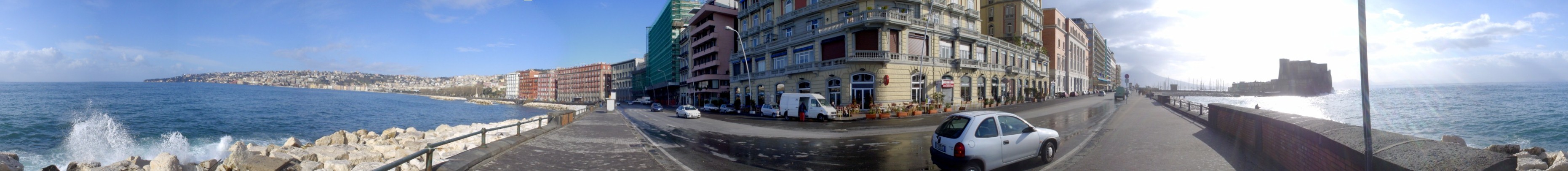 Foto a 360 del lungomare di Napoli dalla curva di via Partenope