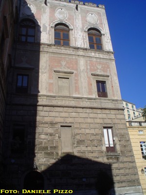 Un lato di Palazzo Cellammare (foto: Gennaio 2009)