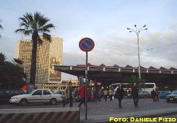 PiazzaGaribaldi2.jpg (27437 byte)