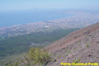 Vesuvio-PianoGinestre.jpg (27240 byte)