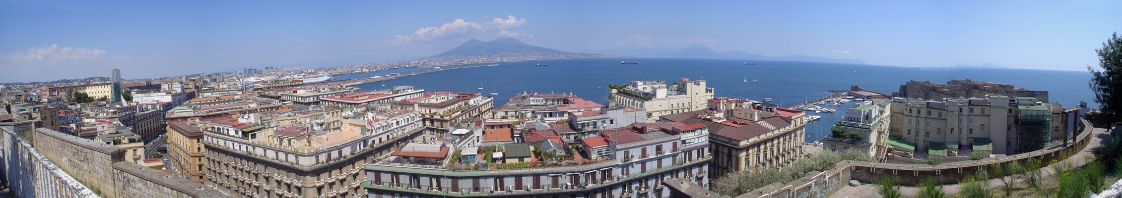 Panorama dalla terrazza del Monte Echia (Pizzofalcone) - Maggio 2007